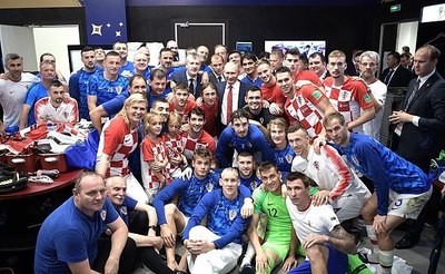 640px-Croatia's_post-match_huddle_after_the_2018_FIFA_World_Cup_Final.jpg