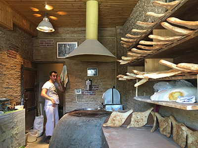 Tbilisi_bread01_400.jpg