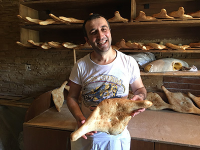 Tbilisi_bread2642_400.jpg